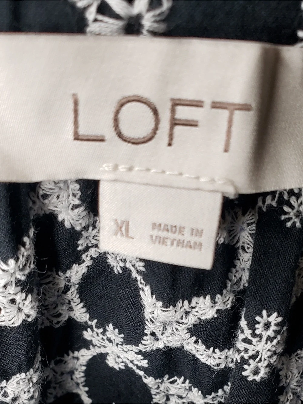 LOFT Black and White Geometric Tie-Neck Blouse X-Large